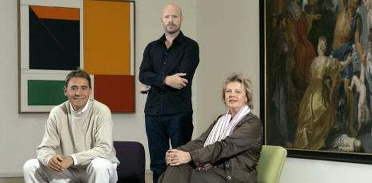 Fra venstre ses administrerende direktør i Fritz Hansen A/S Jacob Holm, designer Morten Voss og museumsdirektør Allis Helleland 