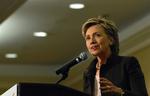 Hillary Clinton og Madeleine Albright skælder ud på Condoleezza Rice, efter at Rice har skældt ud på Bill Clinton. Og det hele startede med, at Bill Clinton skældte ud på Bush, da han forsvarede sig selv i et Fox-interview. 