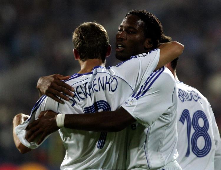 Didier Drogba (th.) scorede tre, Andrej Sjevtjenko har endnu ikke scoret, men ukraineren nyder fortsat Jose Mourinhos fulde tillid. 