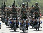 Pakistans militær har assisteret USA i terrorbekæmpelsen siden 2001. Her fejrer militæret landets uafhængighedsdag. 