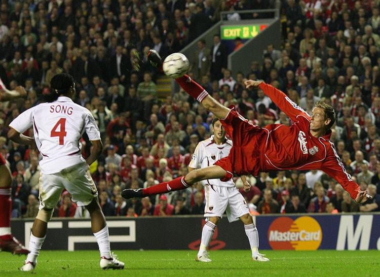 Peter Crouch stod bag kampens flotteste mål, da han flugtede bolden ind bag Galatasarays målmand. 