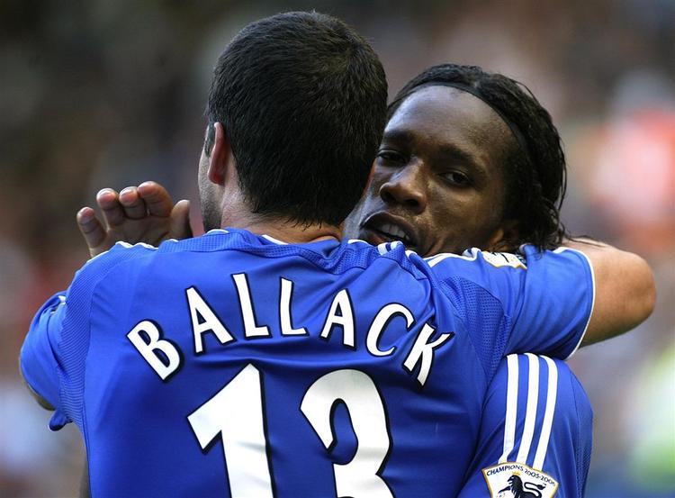 To af kampens hovedpersoner - Ballack og Drogba. 