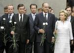 Frankrigs præsident Jacques Chirac deltog under sit besøg i Armenien i en mindehøjtidelighed for de armenske ofre under 2. verdenskrig. 