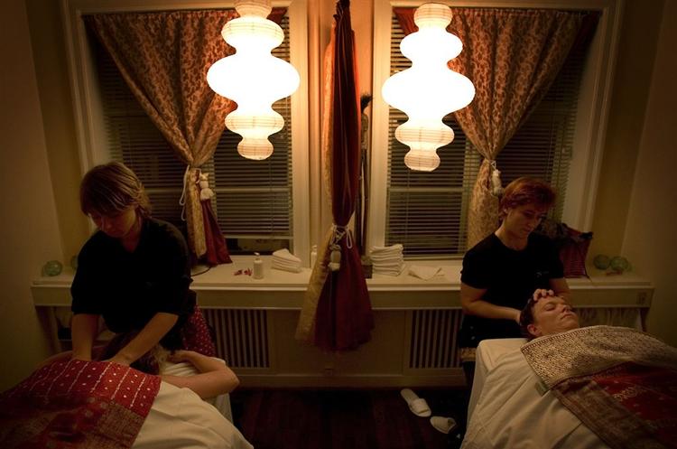 Wellness-kursus, hvor danskernes behov for luksus og behageligheder læres. 