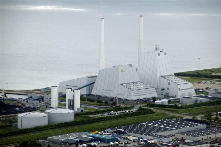 Landets energiværker kunne sætte farten lidt ned, hvis danskerne ikke var så vilde med luksus. 