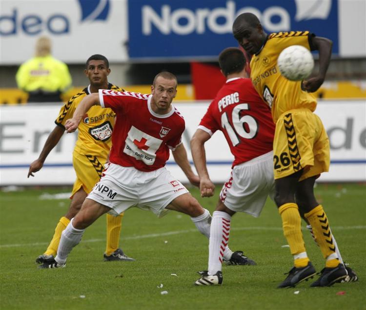 Vejle lagde trøjer til det gode formål i dagens kamp mod Horsens i forbindelse med Dansk Røde Kors' landsindsamling. 