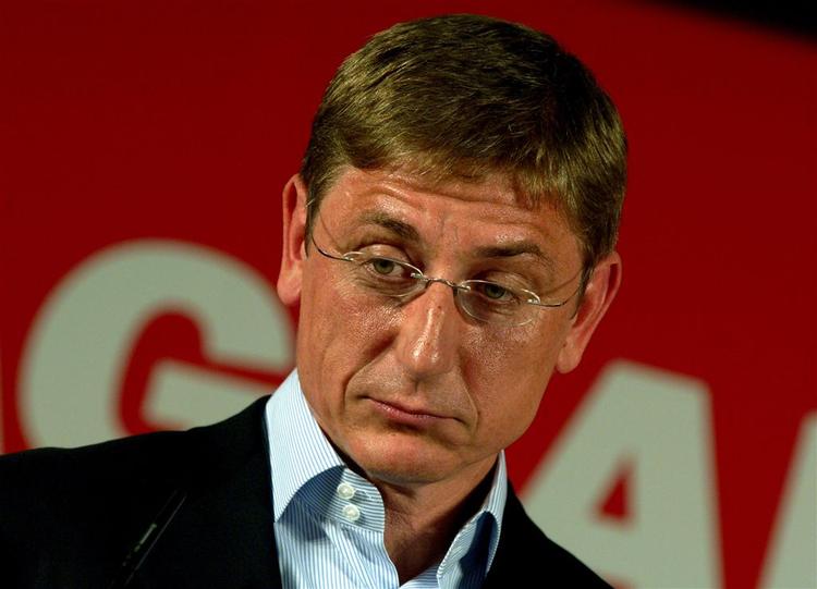 Ferenc Gyurcsanys parti har akkurat beholdt skindet på næsen i hovedstaden Budapest. Og trods det samlede resultat ved lokalvalgene har Gyurcsany tænkt sig at fortsætte på posten. 