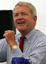Forhenværende kongresmedlem Mark Foley er kommet i knibe, efter at det er kommet frem, at han har sendt sex-beskeder til flere teenagere. 