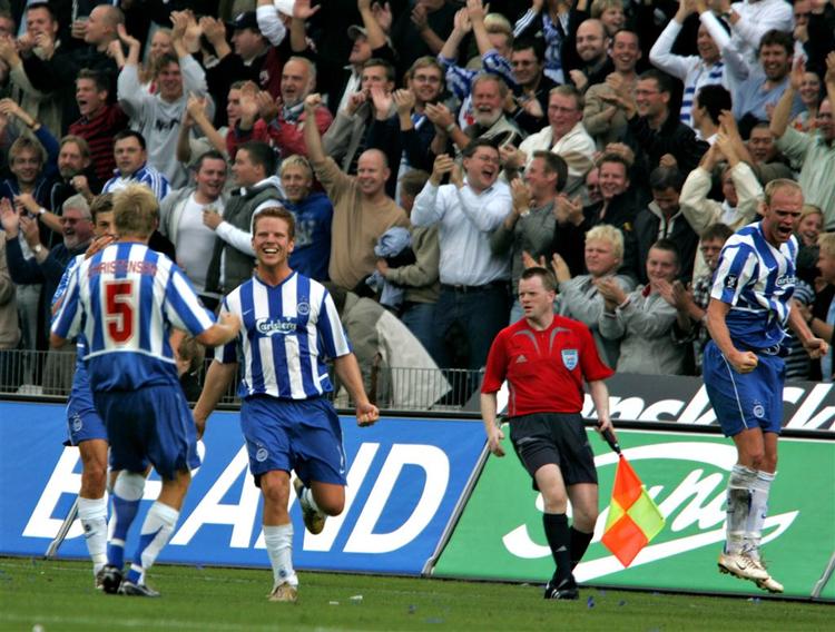 Mads Timm (nummer to fra venstre) scorede målet, da OB med en 1-0-sejr over Hertha Berlin gik videre til UEFA Cuppens gruppespil. 