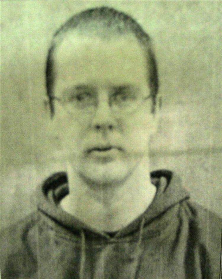 Charles Roberts beskrives som en helt almindelig mand, der hverken var kendt af politiet eller i det psykiatriske system. 