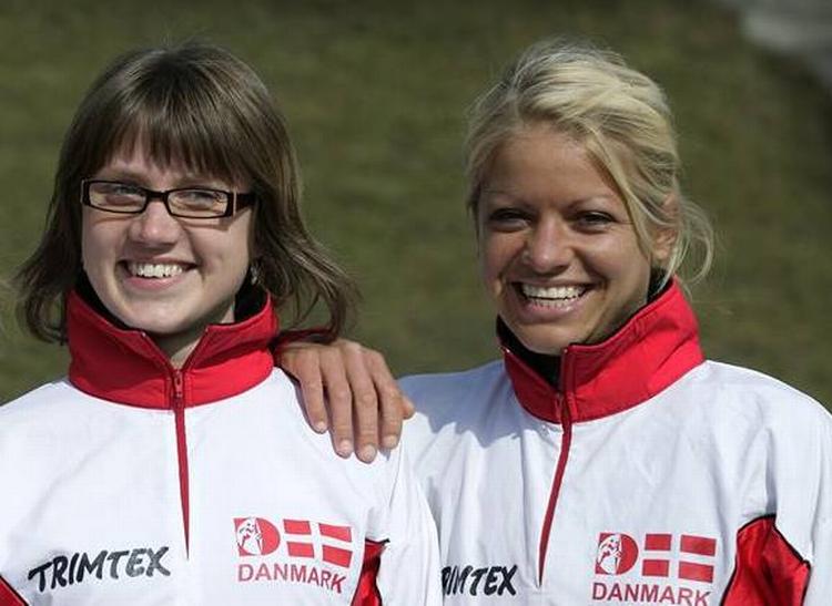 Signe Søes (tv.) og Anne Konring Olesen udgør det kvindelige især i dansk orienterings World Cup-trup. 