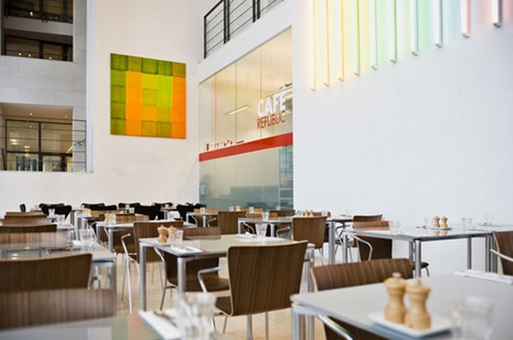Sådan ser den nyindrettede café ud på det nye Statens Museum for Kunst. 