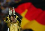 Det tyske landsholds målmand, Jens Lehmann, sætter en svedig VM-seddel på auktion. 
