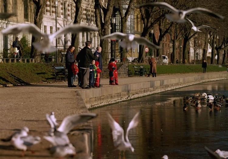 Fodgængerne har den vestlige side af Københavns søer for sig selv - lidt endnu. 