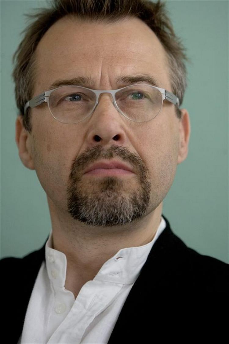 Gladsaxe Teater købte ind for to millioner kroner hos et selskab, som Flemming Enevold ejer, mens han også var chef på teatret. 