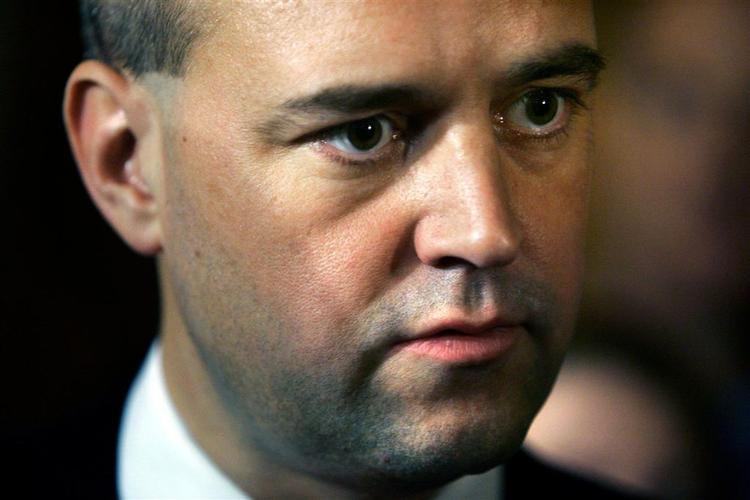 Den nye stærke mand i Sverige, Fredrik Reinfeldt, lover skattelettelser for 40 mia. svenske kroner. 