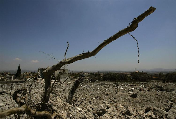 Mange libanesiske byer blev jævnet med jorden under konflikten med Israel. 