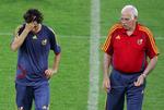 Dette er et billede fra VM-slutrunden i Tyskland - for Raúl er ikke med i Luis Aragonés' trup til EM-kampen mod Sverige. 