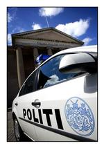 Pædofiltiltalt går fri efter fire år på grund af en procedurefejl, som anklagemyndigheden har lavet. 