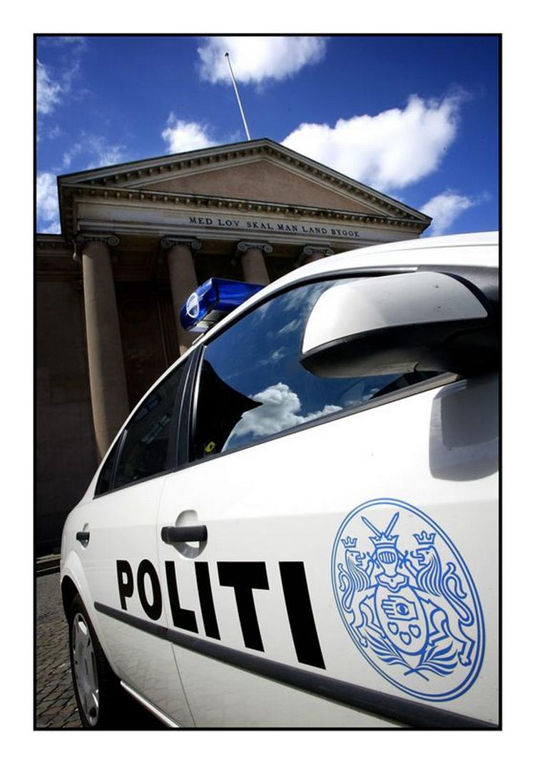 Pædofiltiltalt går fri efter fire år på grund af en procedurefejl, som anklagemyndigheden har lavet. 