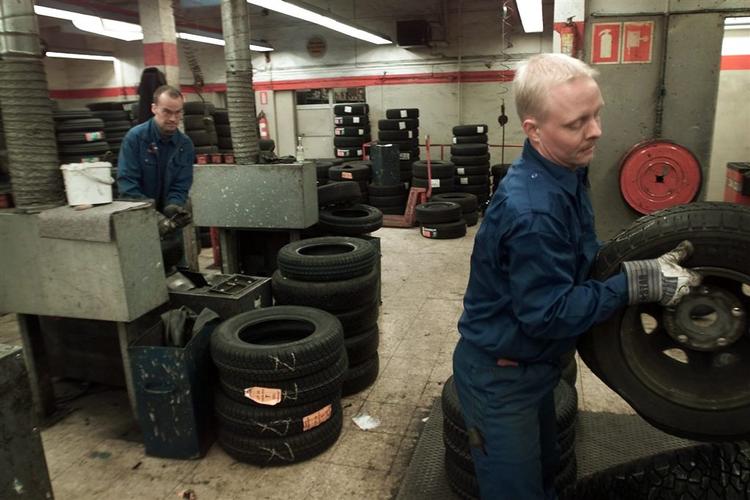 Nye tyske dækkrav vil kaste mange par vinterdæk over disken denne vinter. Så mange, at det formentlig bliver umuligt at opdrive dem, hvis man ikke er hurtigt ude. 