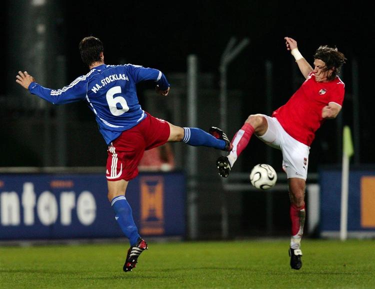 Martion Stocklasa (tv.) og Liechtenstein tabte kun 2-1 til Østrig og Rene Aufhauser i fredags. 