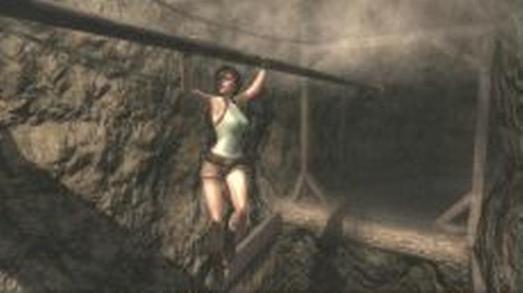 I elegant armgang over et hav af dødsfælder er Lara Croft animeret så livagtigt og kontrolleres så intuitivt, at det er en fryd. På pc er der brugt et utal af grafiske effekter, der gør spillet til en visuel fornøjelse. 