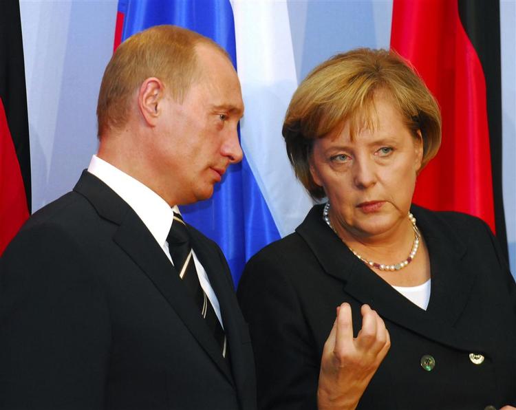 Ruslands præsident mødtes i dag med Tysklands kansler, Angela Merkel. Mordet på en journalist i Rusland var en del af dagsordenen. 