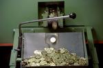Millionerne ruller i det danske samfund, men det er svært at skabe sig overblik over, hvor man får de bedste renter og færrest gebyrer. Det problem vil bankernes egen forening nu gøre noget ved. 