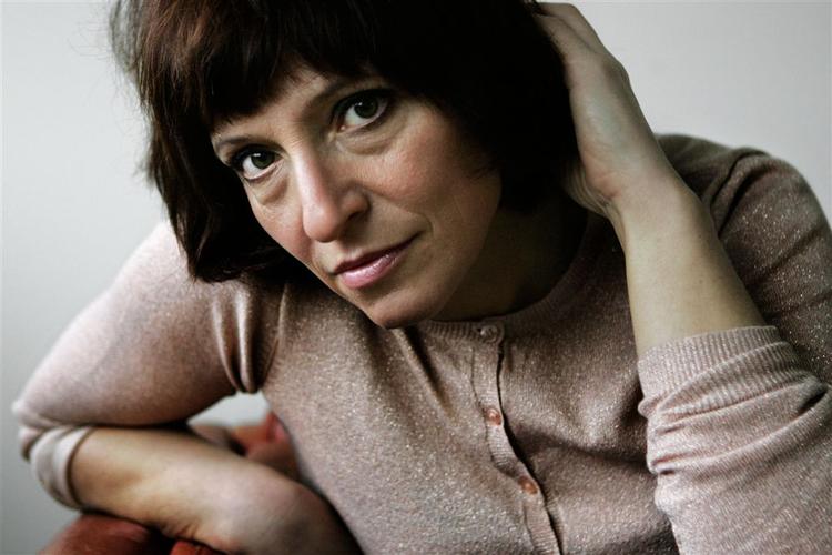 Filminstruktøren Susanne Bier var med i opløbet, men tabte til den svenske film 'Zozo'. 