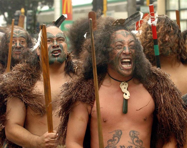 Maorier i deres traditionelle dragt i forbindelse med en demonstration i New Zealands hovedstad Wellington. 