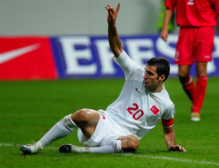 Hakan Sükür -  særklasse og scorede tre gange. 