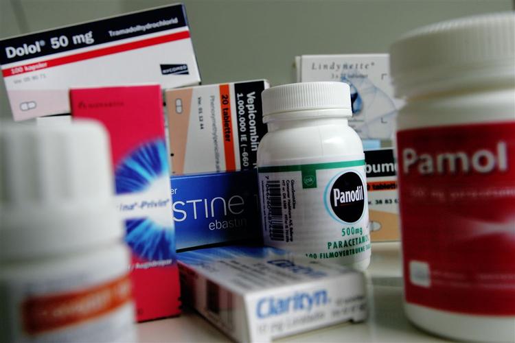 To læger politianmeldes nu for at have hentet oplysninger om en række fodboldlægers brug af medicin. 