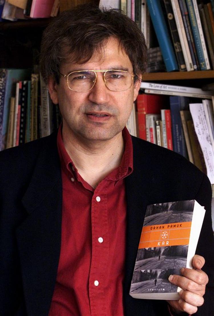 Den tyrkiske forfatter Orhan Pamuk er blevet tildelt Nobelprisen i litteratur. 