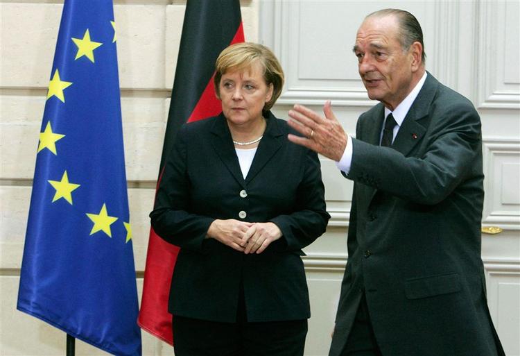 Airbusfabrikkernes fremtid nåede i dag op på højeste politiske niveau, da den tyske kansler, Angela Merkel, og den franske præsident, Jacques Chirac, diskuterede flykoncernens fremtid. 