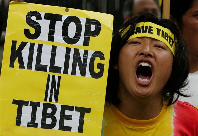 Kinas tilstedeværelse i Tibet har tidligere givet anledning til protester. Dette billede er fra en demonstration i London i september. 