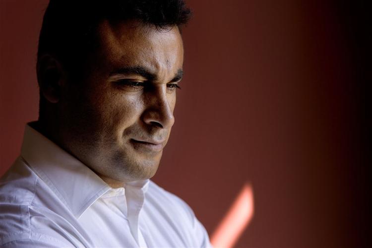 Naser Khader var en af statsministerens nærmeste allierede under krisen som følge af Jyllands-Postens Muhammed-tegninger. Nu mener han, at Fogh fører hyklerisk politik i Irak. 