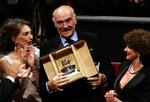 Skuespilleren Sean Connery modtager en hædersbevisning ved filmfestivalen i Rom. 