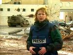 Kimberley Dozier fra den amerikanske tv-station CBS blev i maj alvorligt såret af en bilbombe, der dræbte to andre CBS-medarbejdere, en irakisk tolk og en amerikansk soldat. 
