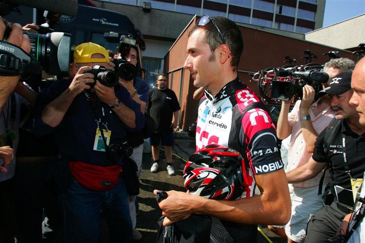 CSC-rytteren Ivan Basso får endnu ikke lov til at stille op for holdet, selv om han foreløbig er frikendt for dopinganklager. 