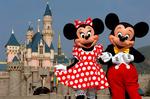 Sådan kender vi Minne og Mickey Mouse, søde og velopdragne. Men i Disneyland Paris har de ansatte ansløret, at figurerne har skjulte sider. 
