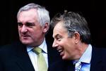Den irske premierminister, Bertie Ahern (t.v.) og hans britiske kollega, Tony Blair, er optimistiske omkring at få genåbnet det nordirske parlament. 