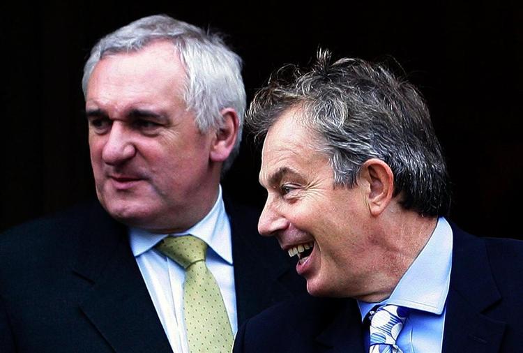Den irske premierminister, Bertie Ahern (t.v.) og hans britiske kollega, Tony Blair, er optimistiske omkring at få genåbnet det nordirske parlament. 