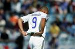 Ronaldo trasker ud af banen i Getafe efter at have modtaget sit andet gule kort. 