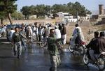 To civile blev dræbt af en eksplosion i Herat-provinsen. Sprængstoffet var tiltænkt amerikanske soldater og afghanske politifolk. 