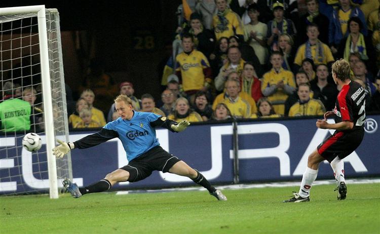 Frank Kristensen scorer til 2-0 for FC Midtjylland. 