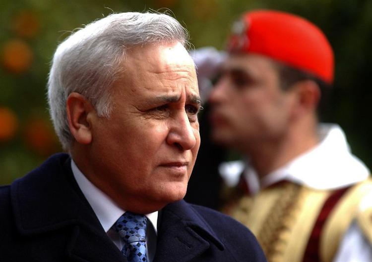 Den israelske præsident Moshe Katsaz kalder voldtægtsanklagerne mod ham for »en offentlig lynchning uden retssag og efterforskning«. 