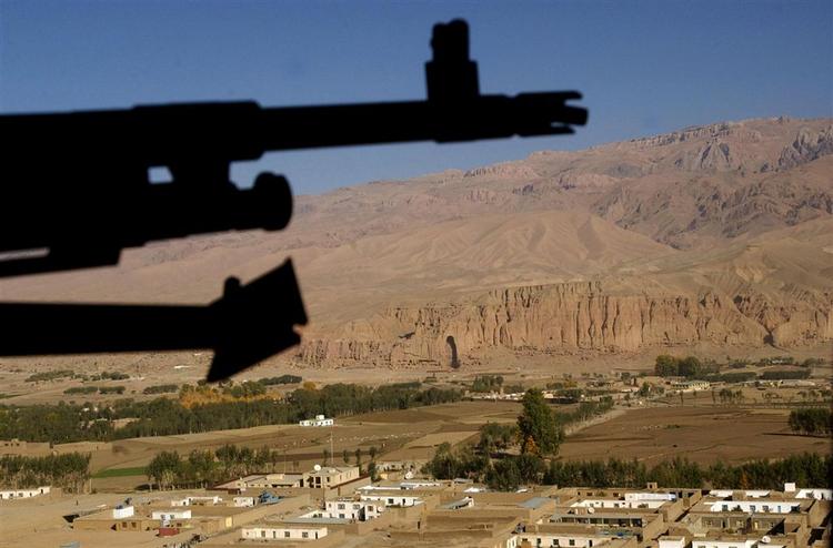 Tung maskingeværild fra luften dræbte sandsynligvis en afghansk militsleder efter skud mod danske genopbygningsarbejdere. 