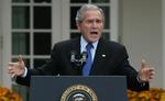 »Det er sjældent, en amerikansk præsident kan underskrive en lov, som han ved, vil redde amerikanske liv«, sagde Bush før han underskrev den nye, hårde terrorlov. 