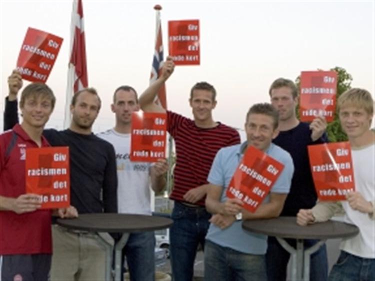 Kendte danske fodboldspillere har tidligere stillet op for at protestere mod racisme i sporten. 